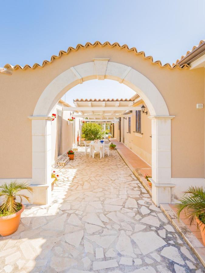 Villa Degli Ulivi Авола Екстериор снимка