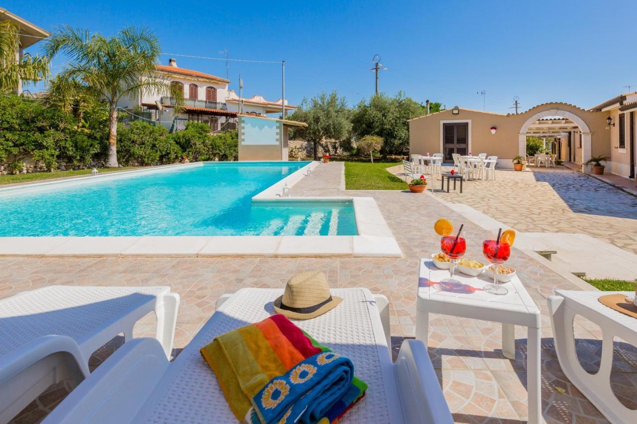 Villa Degli Ulivi Авола Екстериор снимка