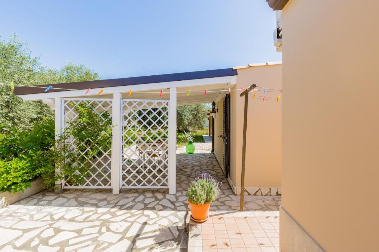 Villa Degli Ulivi Авола Екстериор снимка