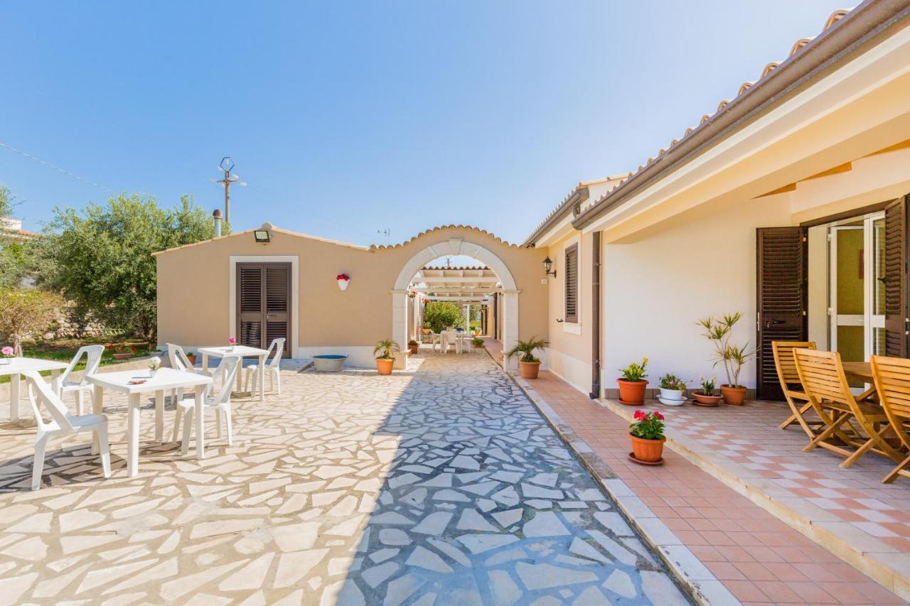 Villa Degli Ulivi Авола Екстериор снимка