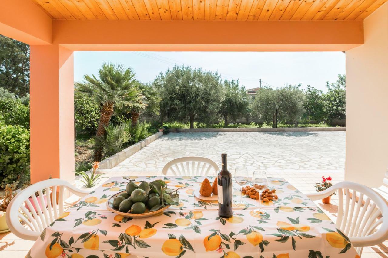 Villa Degli Ulivi Авола Екстериор снимка